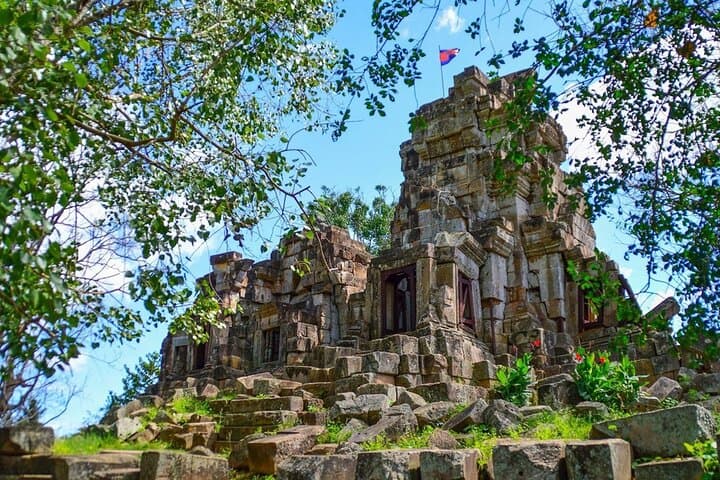 Siem Reap to Battambang Private Tour — Bat Cave Sunset, Bamboo Train & Local Arts photo 4