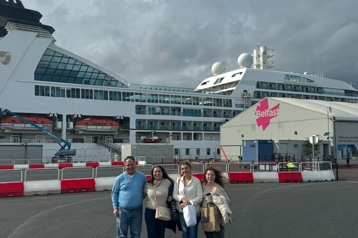 Luxury Belfast Culture Tour by Car — Private 8-Hour Belfast Highlights photo 4