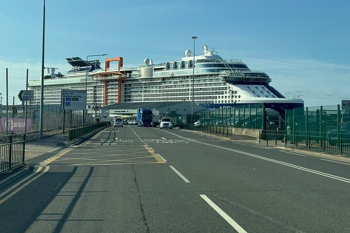 Southampton to Heathrow Airport Transfer — Private, Fixed-Price Ride