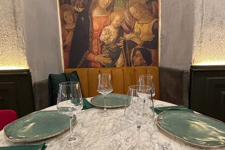 Naples Historic Center Walking Tour with Lunch — Piazza Municipio to Spaccanapoli photo 3