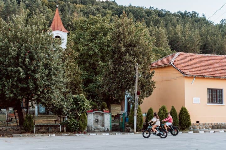 E-Bike and 4x4 E-Scooter Rental in Veliko Tarnovo — Self-Guided Rides from Arbanassi photo 3