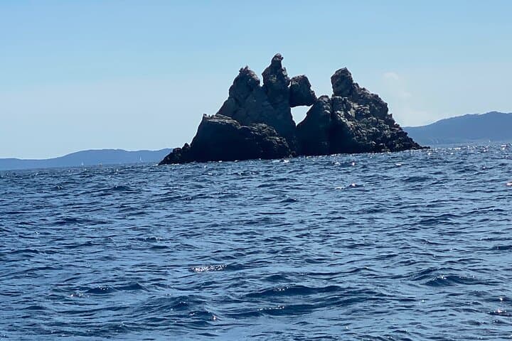 Private Sailboat Escape: Cannes to Îles de Lérins photo 2