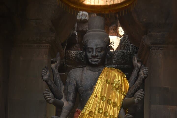 Full-Day Private Angkor Wat Tour — Early-Access Temples & Expert Guide photo 6