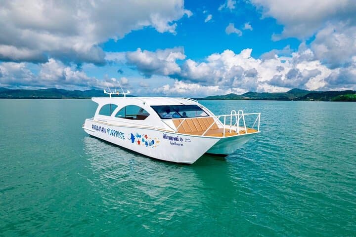 VIP Phi Phi Catamaran: Bamboo Island, Pileh Lagoon & Maya Bay Day Cruise photo 5