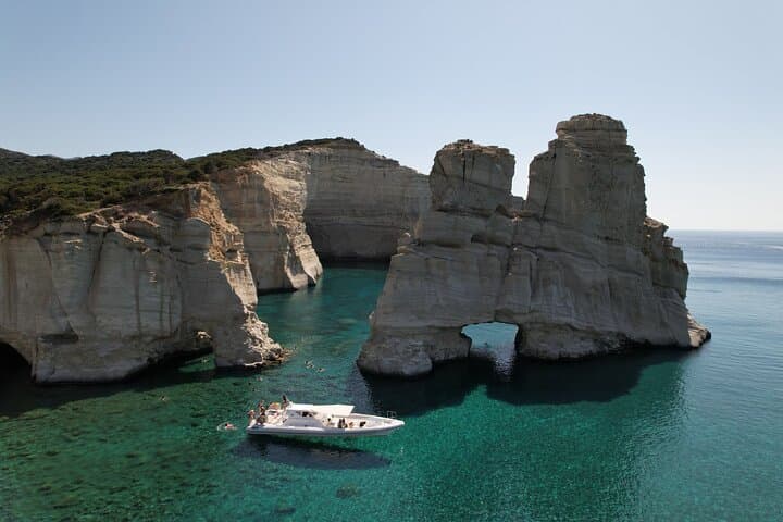 Speedboat to Kleftiko: Half-Day Milos Cruise & Guided Snorkeling