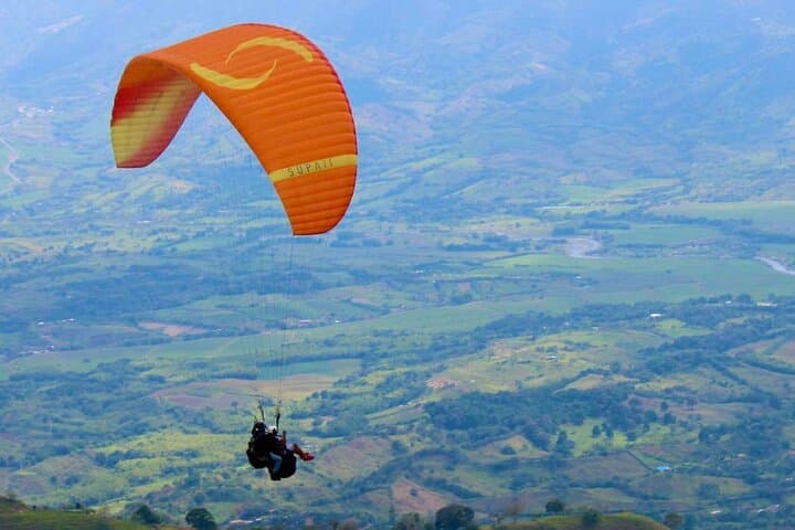 Paragliding Apia: Soar Above Coffee Country in the Western Andes
