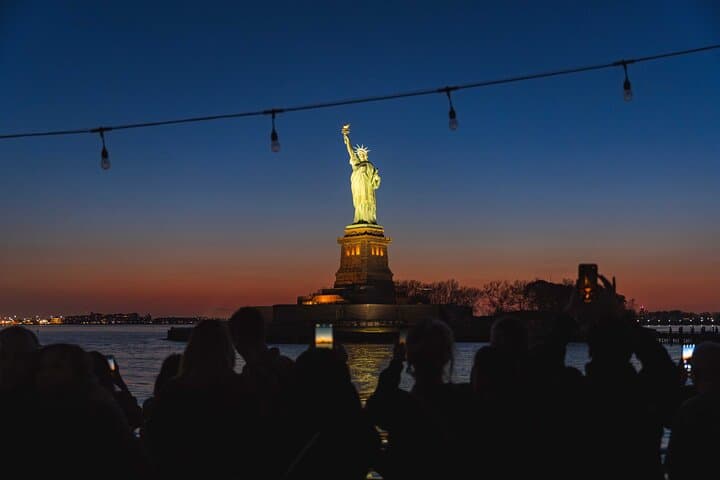 Harbor Lights Cruise: Circle Line 2-Hour NYC Evening Sightseeing photo 4