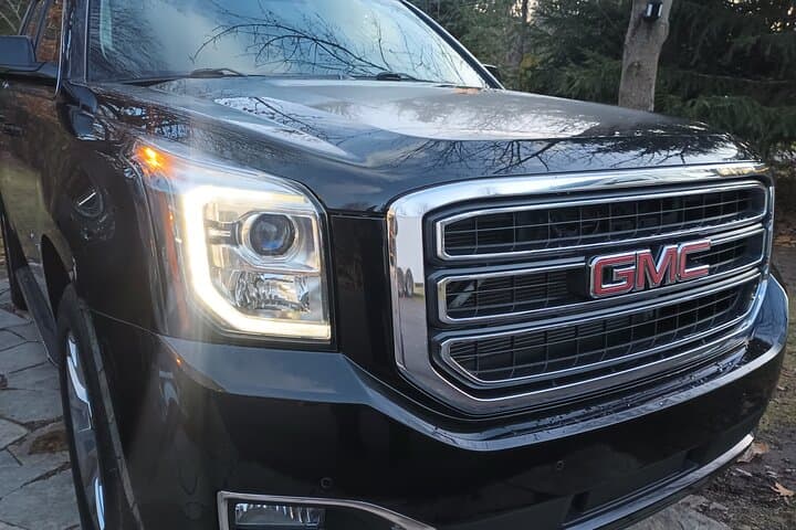Luxury Old Mission Peninsula Wine Tour: VIP Sunset Proposal in a GMC Yukon photo 6