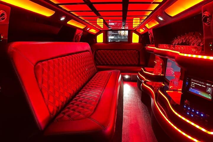 Dubai Stretch Limousine Tour: Private 1-Hour Limo Ride in Downtown Dubai photo 2