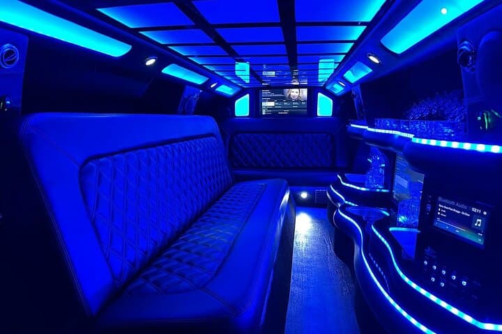 Dubai Stretch Limousine Tour: Private 1-Hour Limo Ride in Downtown Dubai photo 3