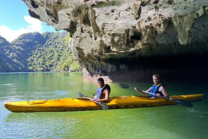 Halong Bay 4-Hour Scenic Cruise: Kayak, Lunch & Thien Cung Cave photo 3