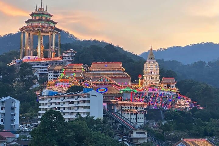 Penang Full-Day Private Custom Tour: George Town, Penang Hill & Kek Lok Si photo 3