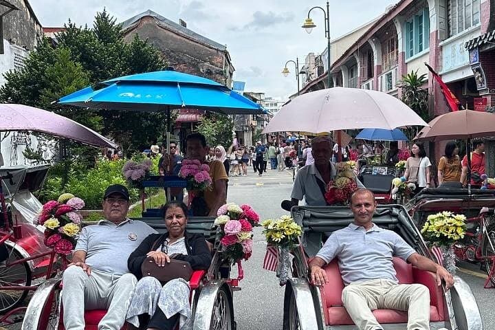 Penang Full-Day Private Custom Tour: George Town, Penang Hill & Kek Lok Si photo 1