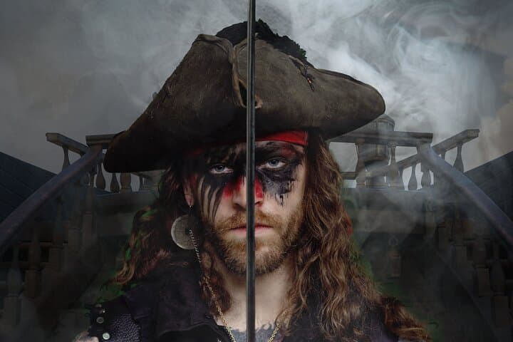 OBX Ghost Tour: Manteo Lighthouse Wraiths & Roanoke Night Walk