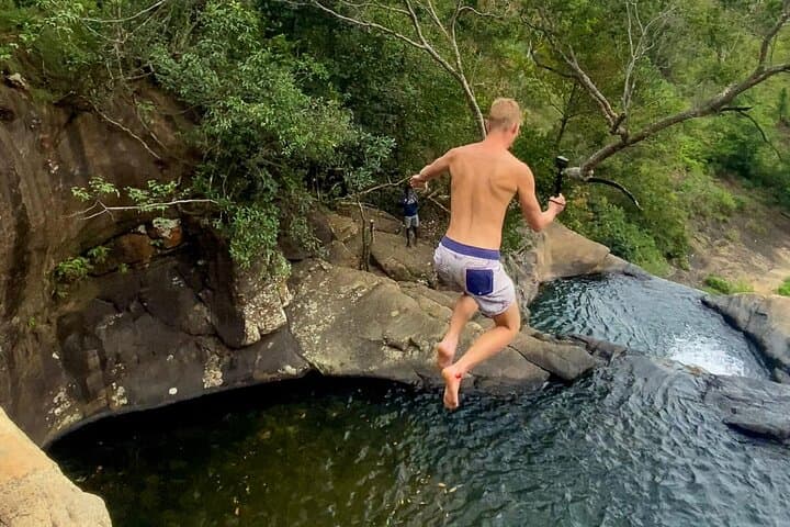 Diyaluma Waterfall Adventure: Trek, Swim & Guided Day Trip from Ella photo 3