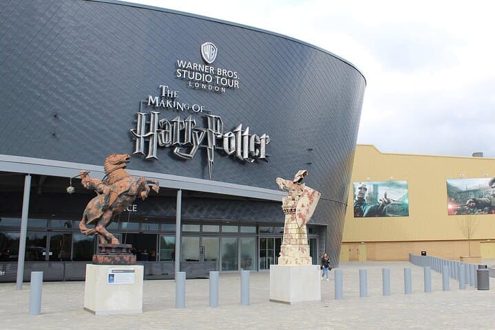 Private Transfer Between Central London and Warner Bros. Studio Tour (Harry Potter)