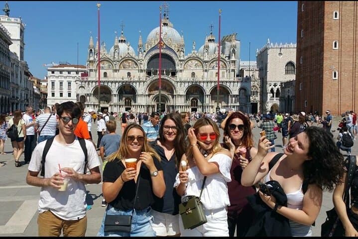 Saint Mark's Basilica Guided Tour and Classic Gondola Ride in Venice photo 4