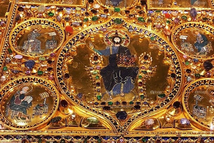 Saint Mark's Basilica Guided Tour and Classic Gondola Ride in Venice photo 6
