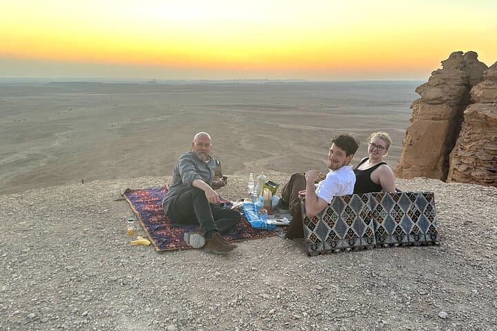 Premier Private Edge of the World Sunrise & Sunset Tour from Riyadh