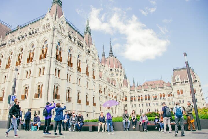 Budapest Walk and Danube River Cruise: St. Stephen’s Basilica to the Parliament photo 4
