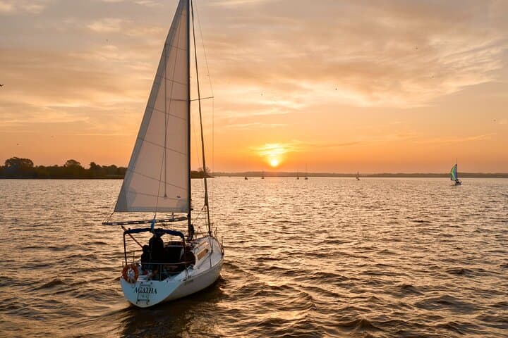 Sunset Sailing & Wine Tasting on the Río de la Plata — Buenos Aires Sommelier Voyage