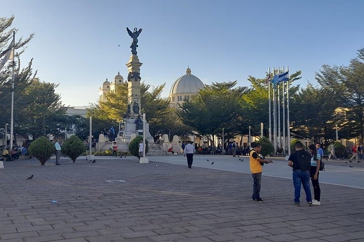 Hugo's City Tour: Explore San Salvador's Historic Center on Foot photo 3