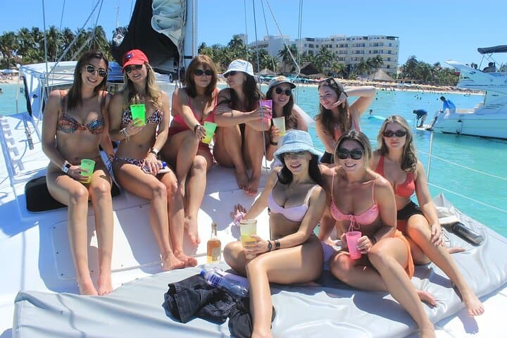 Catamaran Day Trip from Cancún to Isla Mujeres — Snorkel & Beach Club photo 3