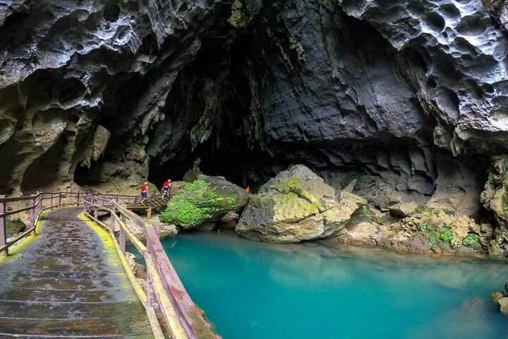 Hue to Phong Nha: 2-Day Paradise Cave & DMZ History Tour photo 2