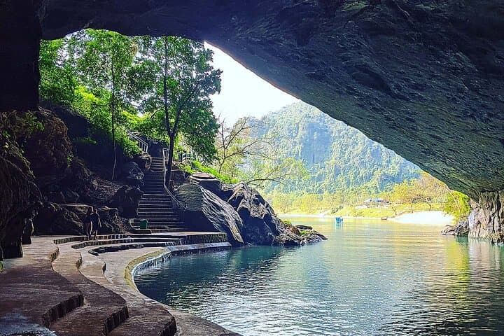 Hue to Phong Nha: 2-Day Paradise Cave & DMZ History Tour photo 3