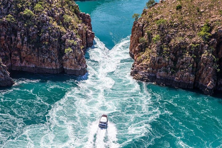 Derby to Horizontal Falls: Helicopter, Powerboat & Barramundi Lunch Adventure