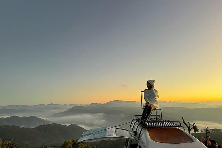 Da Lat Dawn Cloud Hunting: Cầu Đất Tea Hills, Strawberry Farms & Persimmon Gardens photo 2