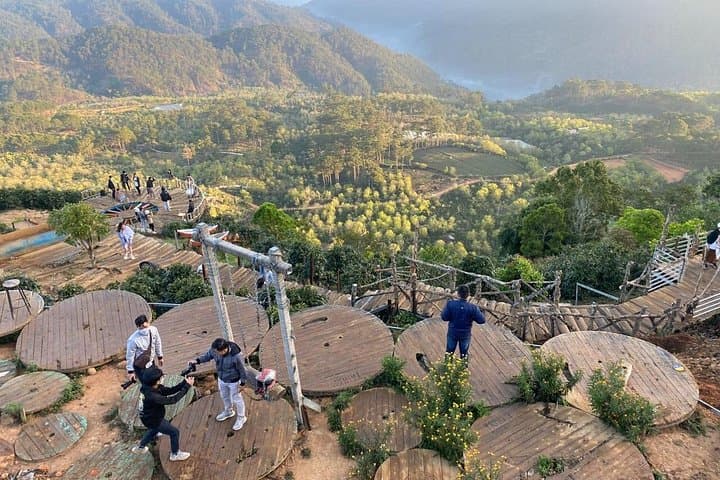 Da Lat Dawn Cloud Hunting: Cầu Đất Tea Hills, Strawberry Farms & Persimmon Gardens photo 3