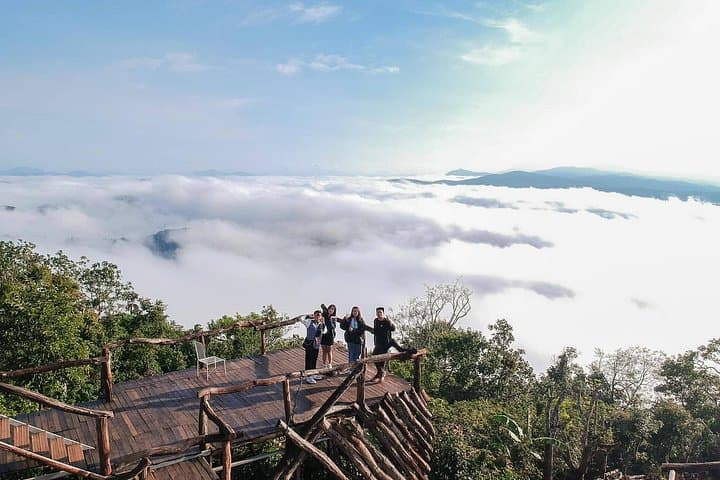 Da Lat Dawn Cloud Hunting: Cầu Đất Tea Hills, Strawberry Farms & Persimmon Gardens photo 1