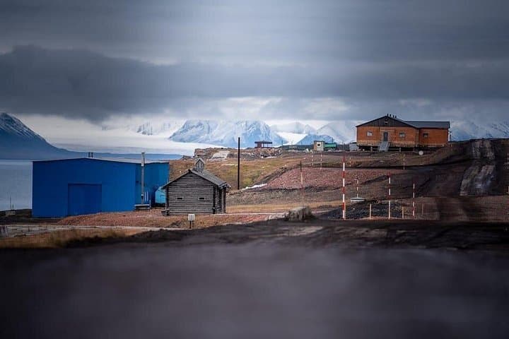 Longyearbyen to Barentsburg: Arctic Photo Tour of Fjords, Glaciers & Wildlife