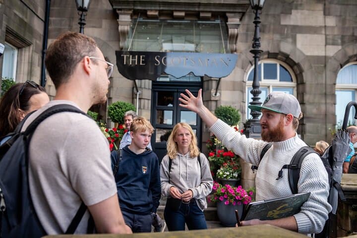 Edinburgh Old Town Guided Walking Tour with Skip-the-Line Castle Entry photo 2