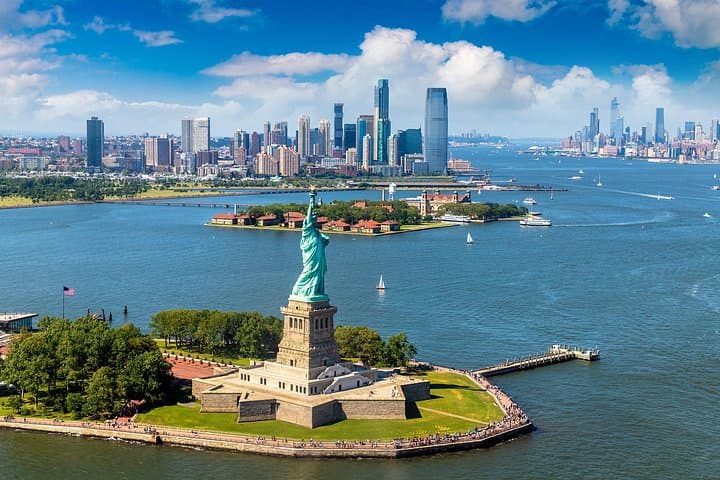 Iconic NYC in 4 Hours: Private Luxury Van Tour of Manhattan's Highlights photo 1