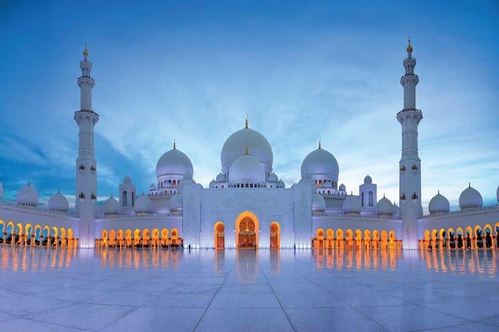Sheikh Zayed Mosque at Dusk: Sunset Tour from Dubai