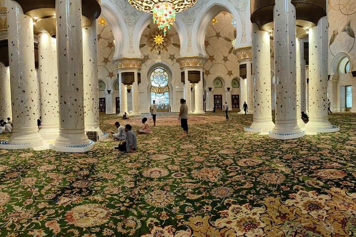 Sheikh Zayed Mosque at Dusk: Sunset Tour from Dubai photo 4