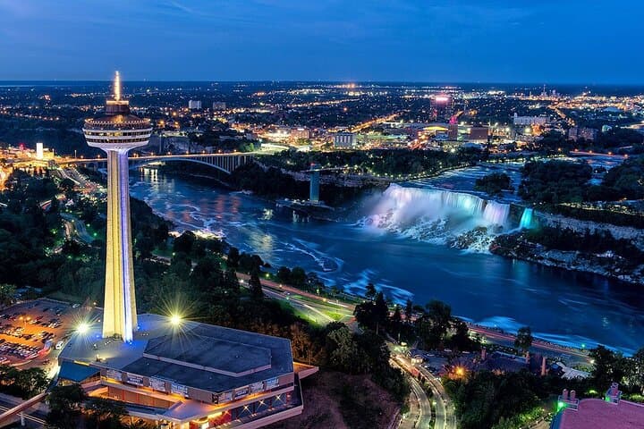 Niagara Falls Fireworks & Skylon Tower Evening Walking Tour photo 5