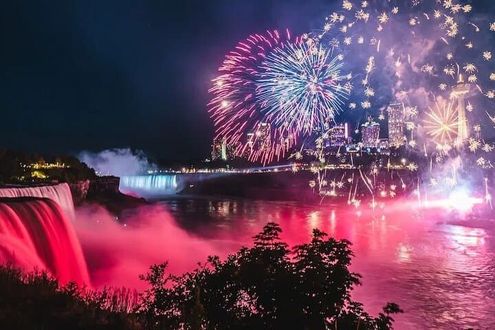 Niagara Falls Fireworks & Skylon Tower Evening Walking Tour photo 6