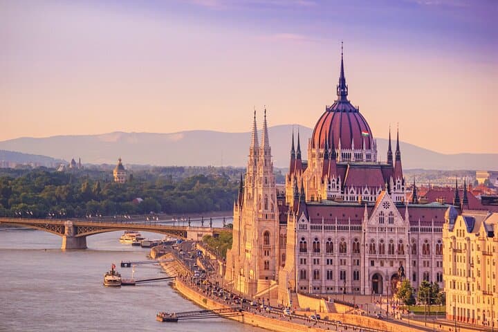 Budapest in a Day from Vienna: Private Guided Day Trip to Buda and Pest