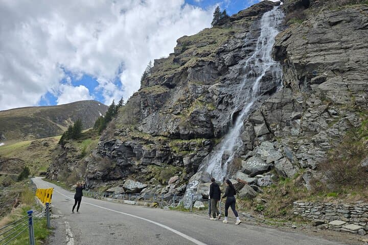 Transfagarasan Drive: Small-Group Tour to Poenari, Vidraru Dam & Balea Lake photo 2