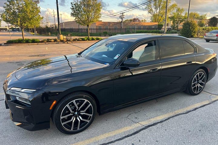 Private Sedan Transfer: O'Hare & Midway to Chicago — Reliable Airport Car Service photo 3