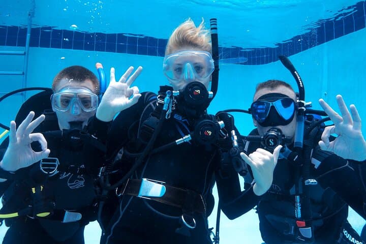 Discover Scuba Diving in Vancouver: Intro Pool Session for First-Timers