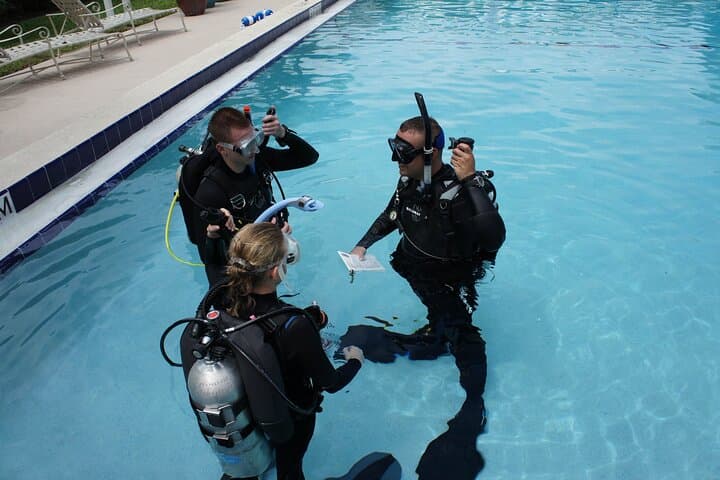 Discover Scuba Diving in Vancouver: Intro Pool Session for First-Timers photo 4
