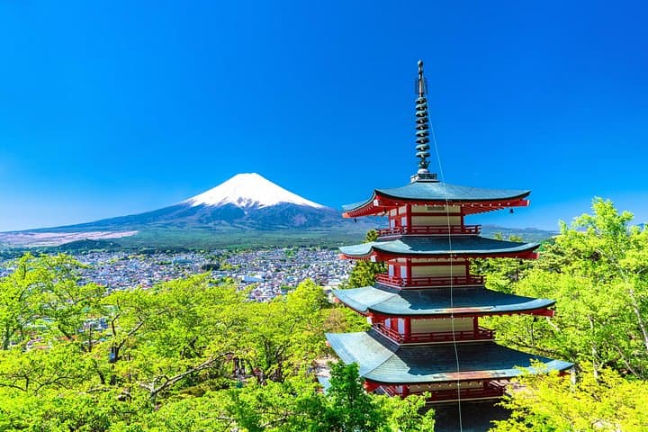 Mt. Fuji and Hakone Day Trip: Chureito Pagoda, Lake Ashi Pirate Ship & Ramen Making photo 4