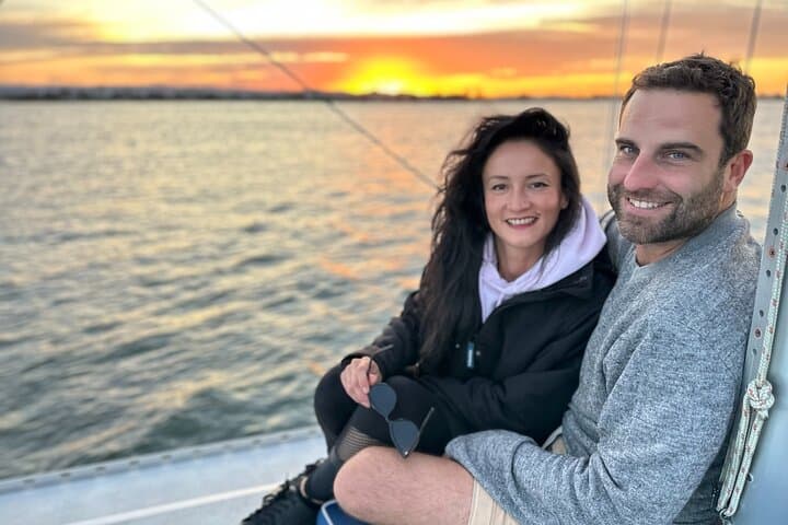 Gold Coast Sunset Private Sailing Charter: 2-Hour Broadwater Cruise with Drinks & Snacks