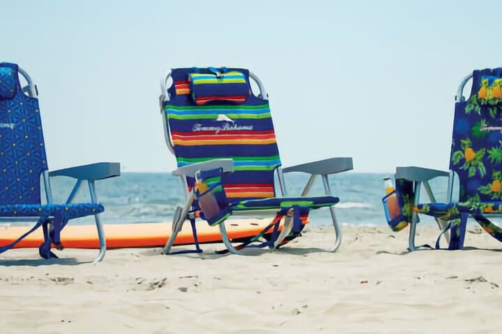 Tommy Bahama Beach Rental in Kailua‑Kona: Chairs, Umbrella & Snorkel Gear photo 2