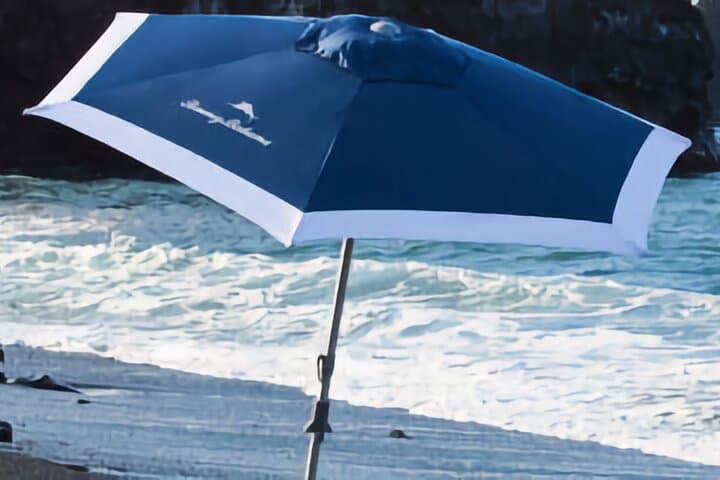Tommy Bahama Beach Rental in Kailua‑Kona: Chairs, Umbrella & Snorkel Gear photo 3