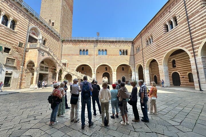 Verona Guided Walking Tour: 2-Hour City Highlights & Juliet's Balcony photo 4